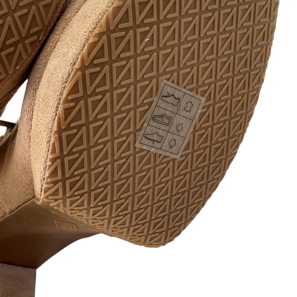 NWT Donald Pliner Labell Suede Platform Chunky Boot Tan Size 10 - Picture 13 of 15